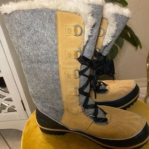Sorel snow boots size 10